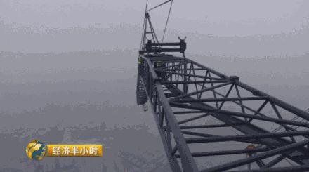 建筑工人收入碾壓“白領”:貼瓷磚年入20萬