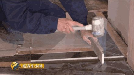 建筑工人收入碾壓“白領(lǐng)”:貼瓷磚年入20萬