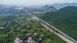 水泥熟料天上走!最長(zhǎng)耐高溫“空中走廊”試運(yùn)行 　　