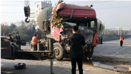 膠州水泥罐車失控致連環(huán)相撞 