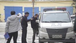 王樓水泥違規(guī)生產(chǎn)，法人被帶走詢問