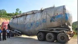 水泥罐車(chē)側(cè)翻造成9人死亡事故原因查明！水泥經(jīng)銷(xiāo)商12人被處理！