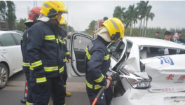 ?？谝唤叹氒嚺c水泥車發(fā)生碰撞導致5人受傷