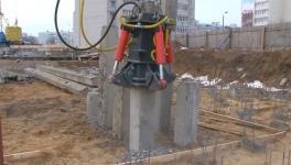 俄羅斯發(fā)明切樁機(jī)，每小時(shí)可以切割50根水泥柱