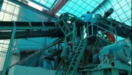 突發(fā)！工人落入正攪拌的碎石機(jī)，不幸身亡！