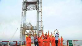 世界震驚！266萬噸水泥倒入大海，要干嘛？