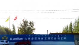 突發(fā)！化工廠爆燃炸開了臨近水泥廠作業(yè)車間的鐵皮棚！