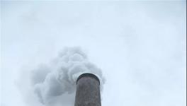 轟隆一聲巨響！水泥廠30米高的煙囪瞬間倒地!