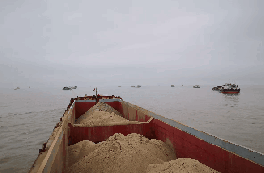 千艘萬(wàn)噸船瘋狂入海，上千萬(wàn)噸海砂流入內(nèi)陸！