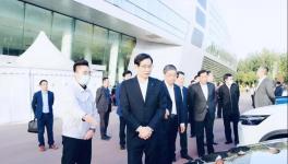 中建材董事長(zhǎng)周育先與北汽集團(tuán)董事長(zhǎng)姜德義洽談合作事宜！