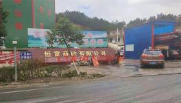 水泥車頻發(fā)事故，攪拌站長期違法占地沒人管？